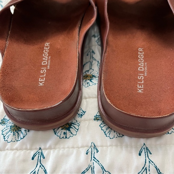 Kelsi Dagger Sailor Peanut Slide Sandals - Picture 9 of 10